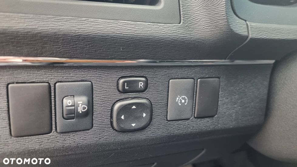 Toyota Avensis 1.8 Business Edition - 17