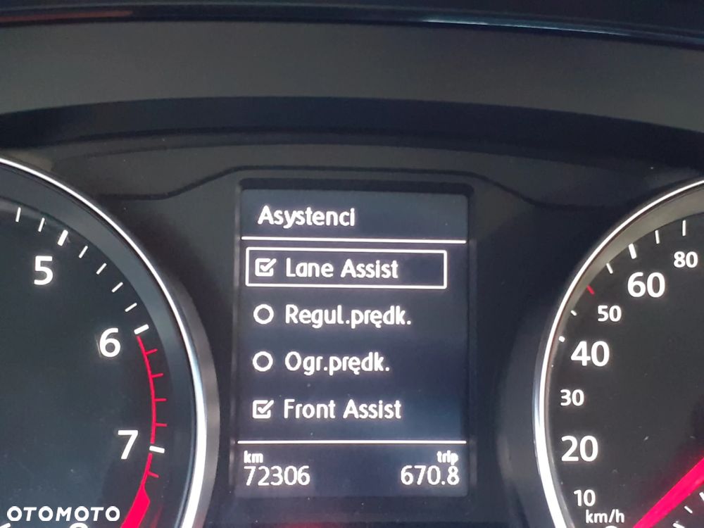 Volkswagen Passat - 13