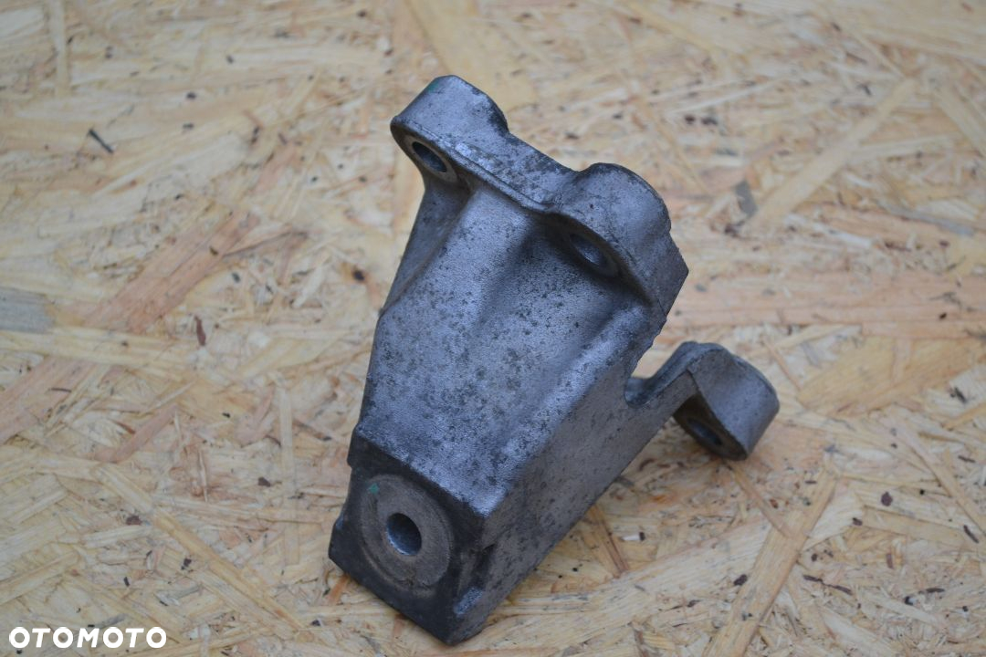 AUDI A6 C6 2,7 3,0 TDI ŁAPA WSPORNIK MOCOWANIE SILNIKA 4F0199307AA - 2