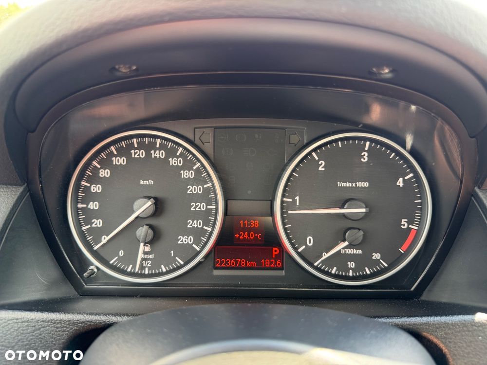 BMW X1 sDrive18d xLine - 27