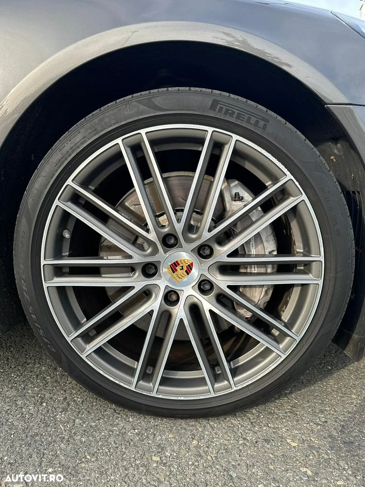 Porsche Panamera 4 E-Hybrid - 11
