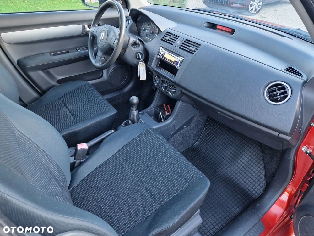 Suzuki Swift 1.3 Limited 25 - 36