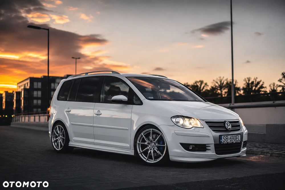 Volkswagen Touran - 1