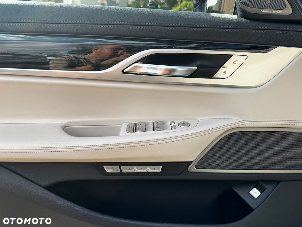 BMW Seria 7 740d xDrive - 17