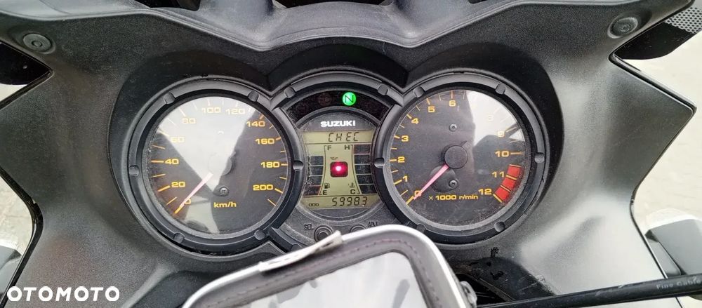 Suzuki V-STROM - 4