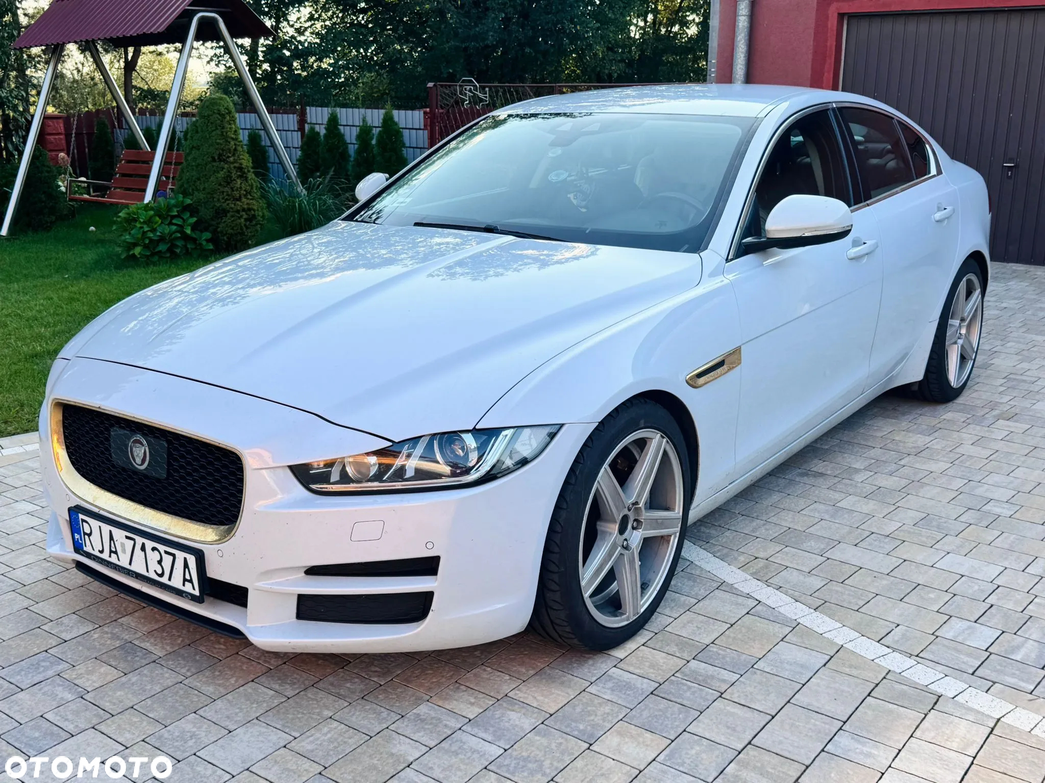 Jaguar XE 2.0 D Prestige - 7