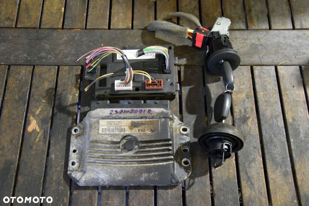 Zestaw startowy Dacia Sandero II 237103317R 237102071R Sterownik silnika Stacyjka Klucze - 1