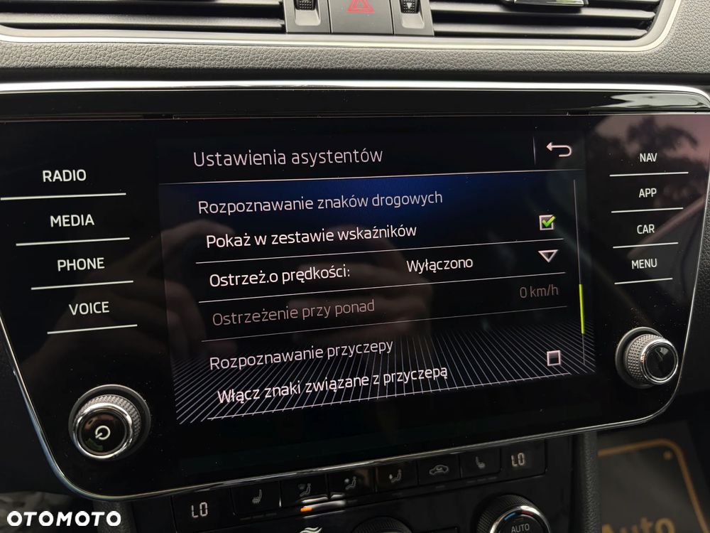 Skoda Superb 2.0 TDI DSG Sportline - 30