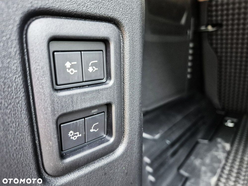 Land Rover Defender - 23