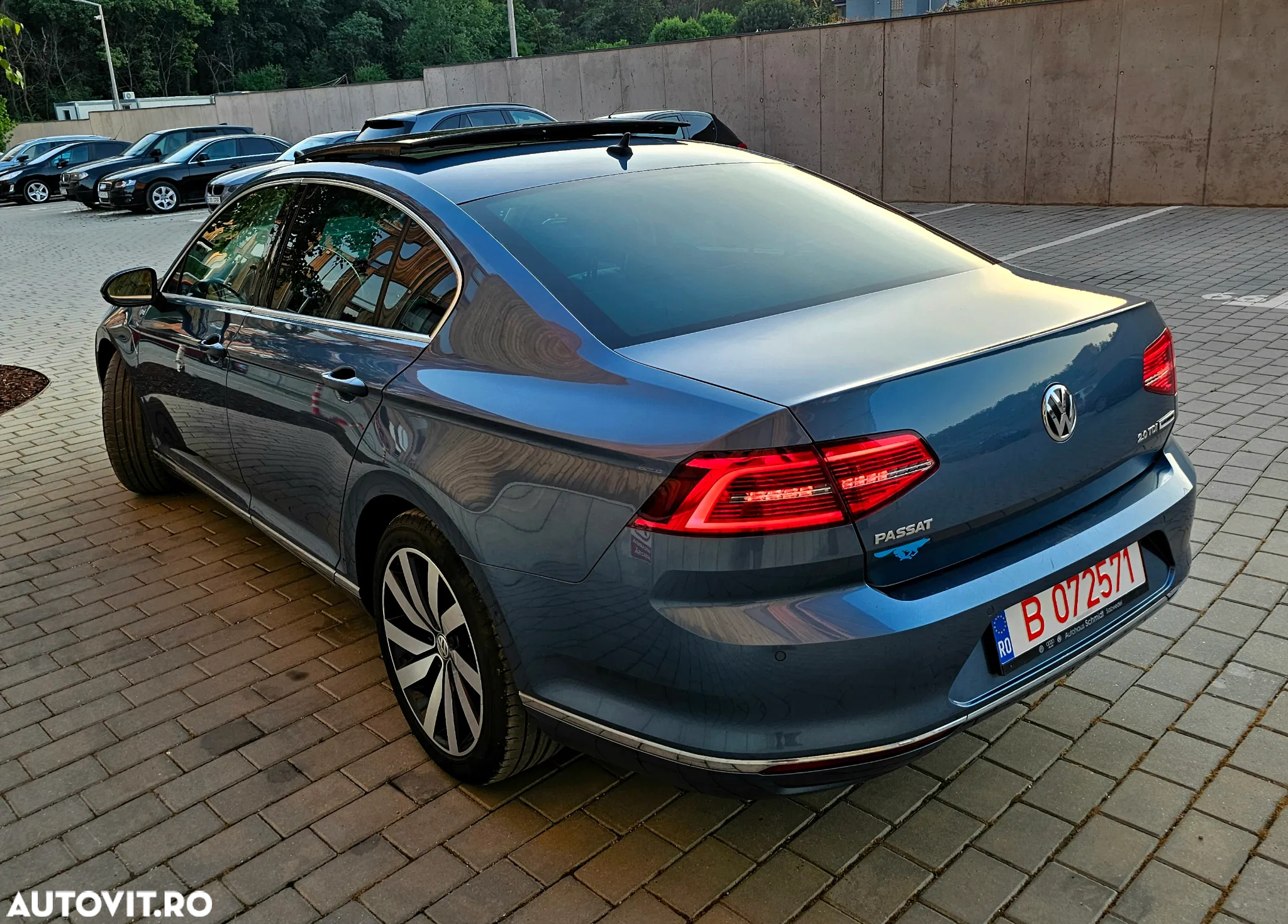 Volkswagen Passat - 4