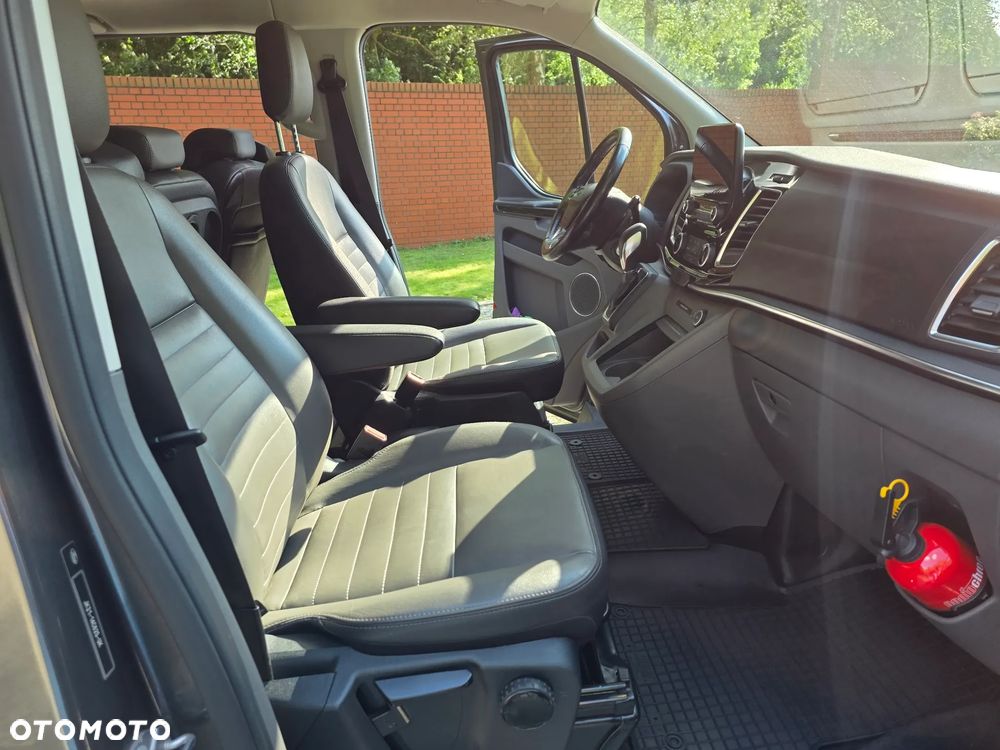 Ford Tourneo Custom - 12