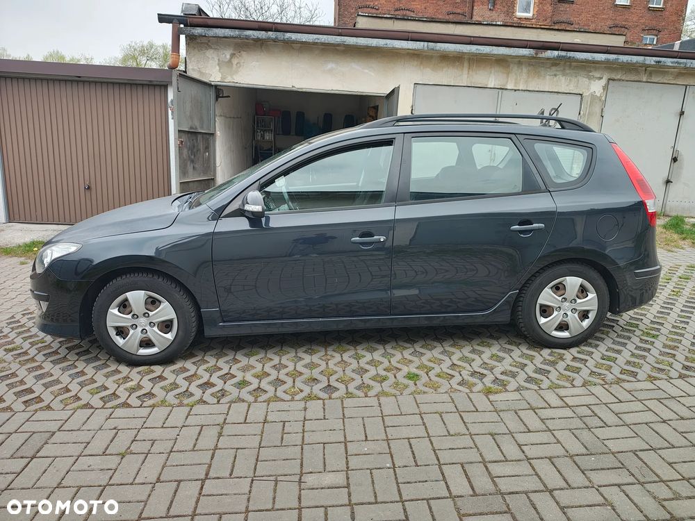 Hyundai i30 1.4 Base + - 3