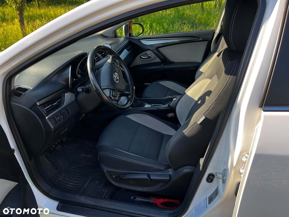Toyota Avensis - 8