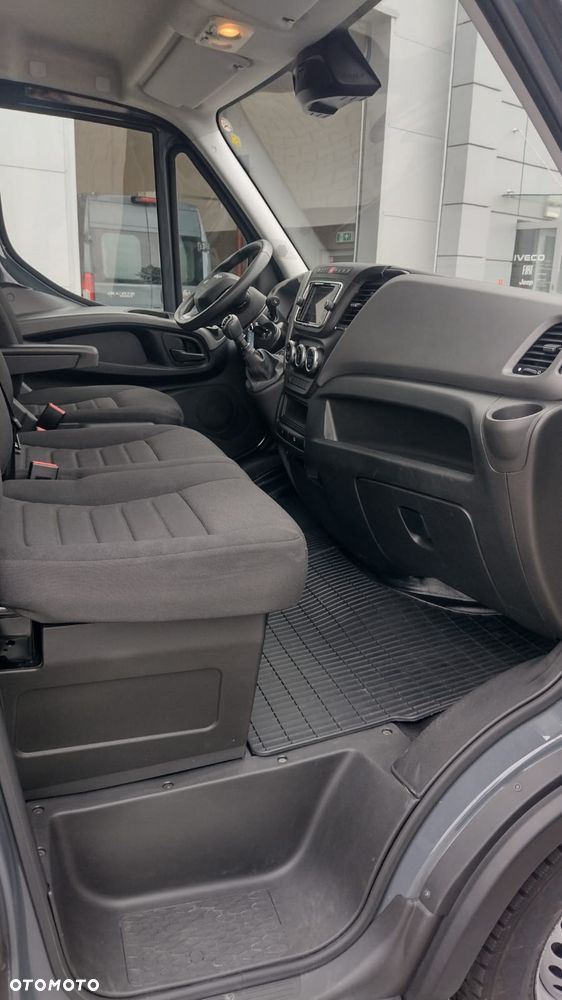 Iveco Daily 35S18 furgon izotermiczny izoterma agregat - 19