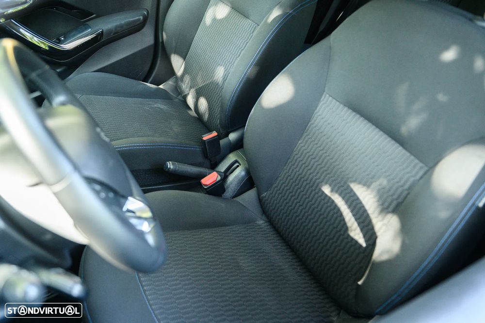 Peugeot 208 1.2 PureTech Signature - 25
