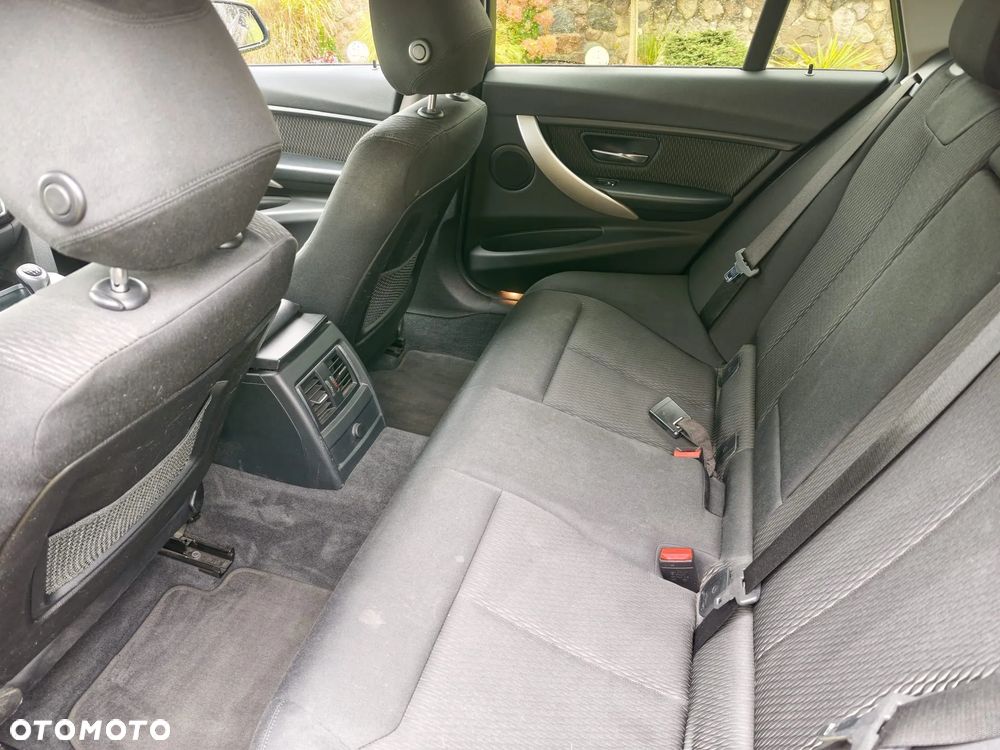 BMW Seria 3 318d Advantage - 14