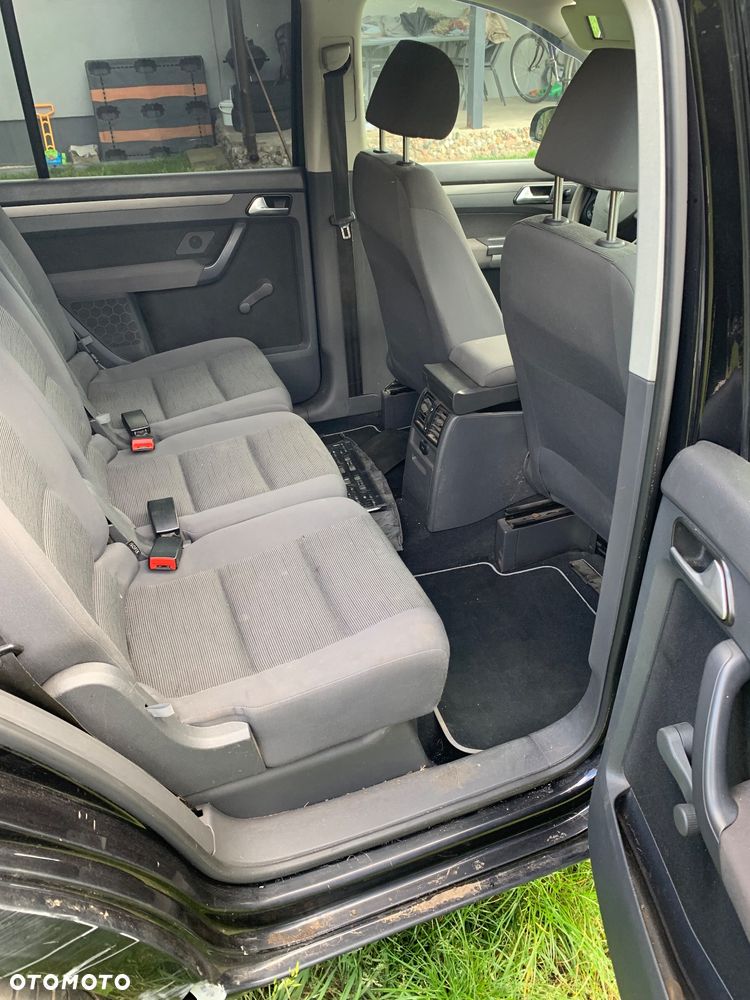 Volkswagen Touran - 10