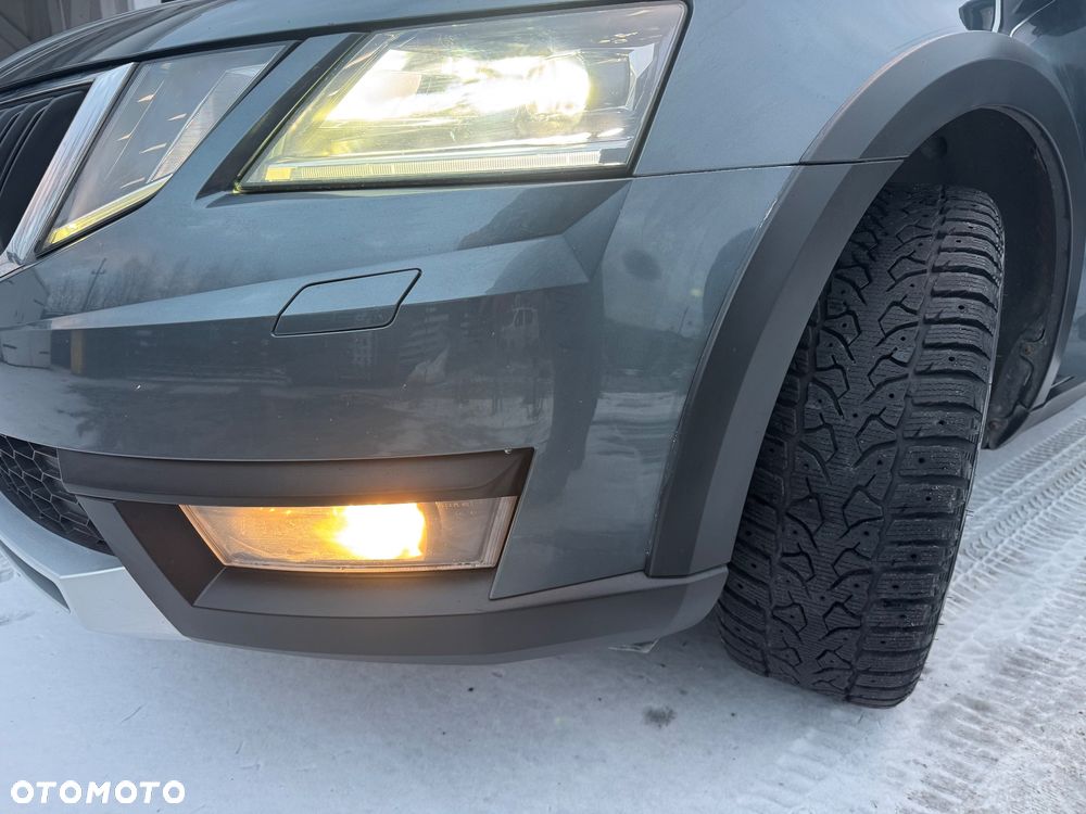 Skoda Octavia Scout 2.0 TDI 4x4 DSG - 23