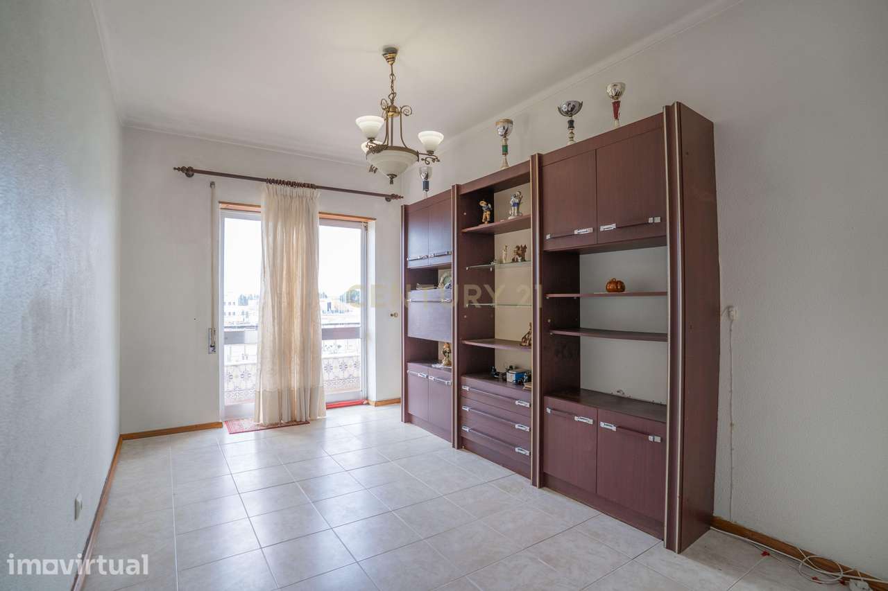 Apartamento T4 localizado no Bairro dos Arneiros, em Caldas da Rainha - Grande imagem: 3/23