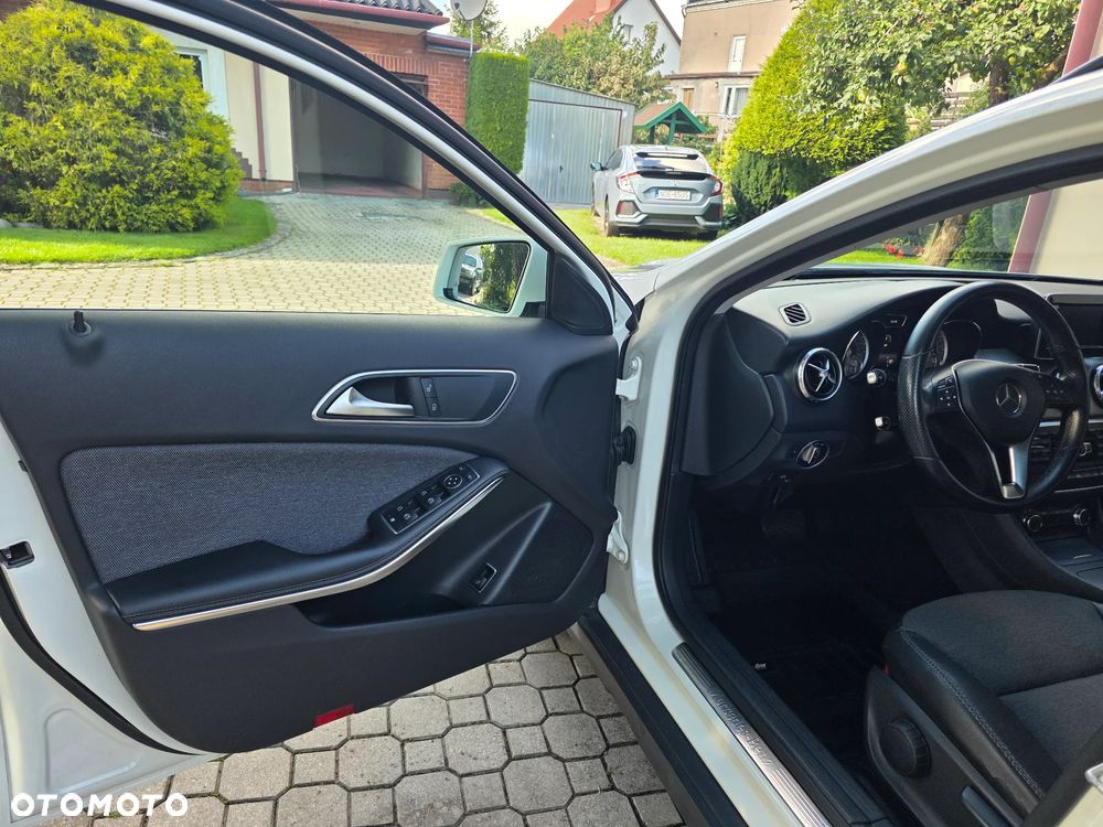 Mercedes-Benz GLA - 11
