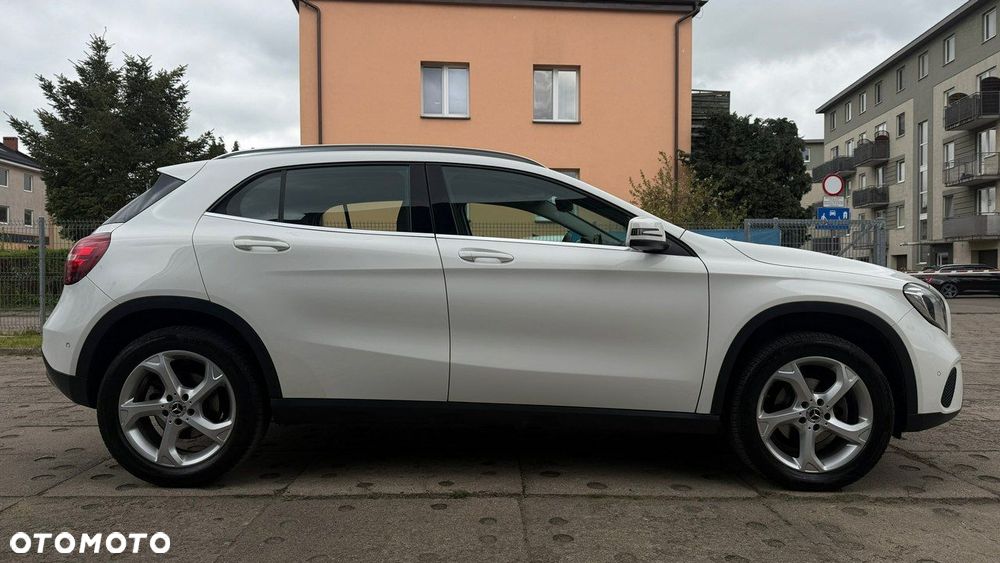 Mercedes-Benz GLA - 8