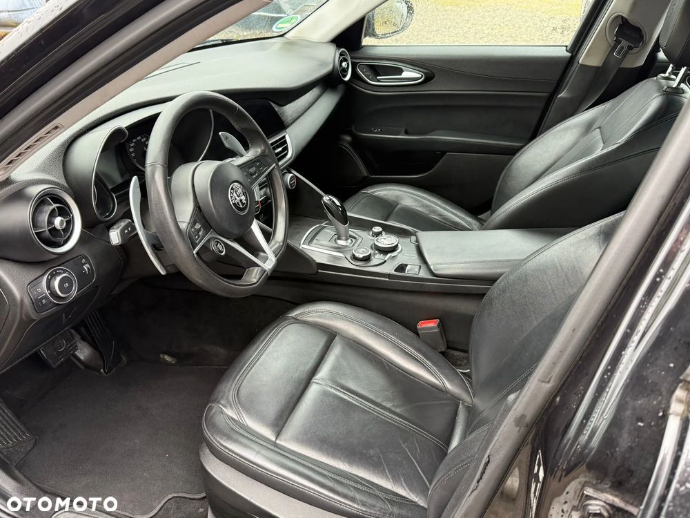 Alfa Romeo Giulia - 16