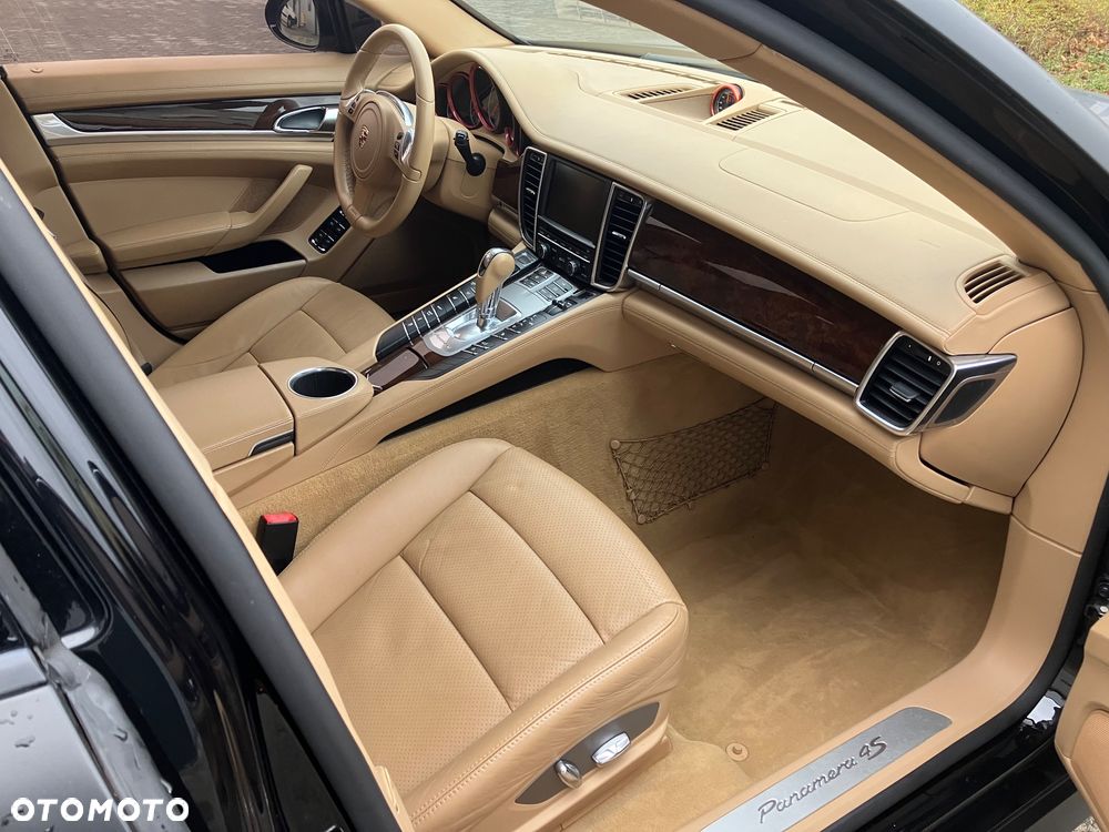 Porsche Panamera 4S PDK - 11