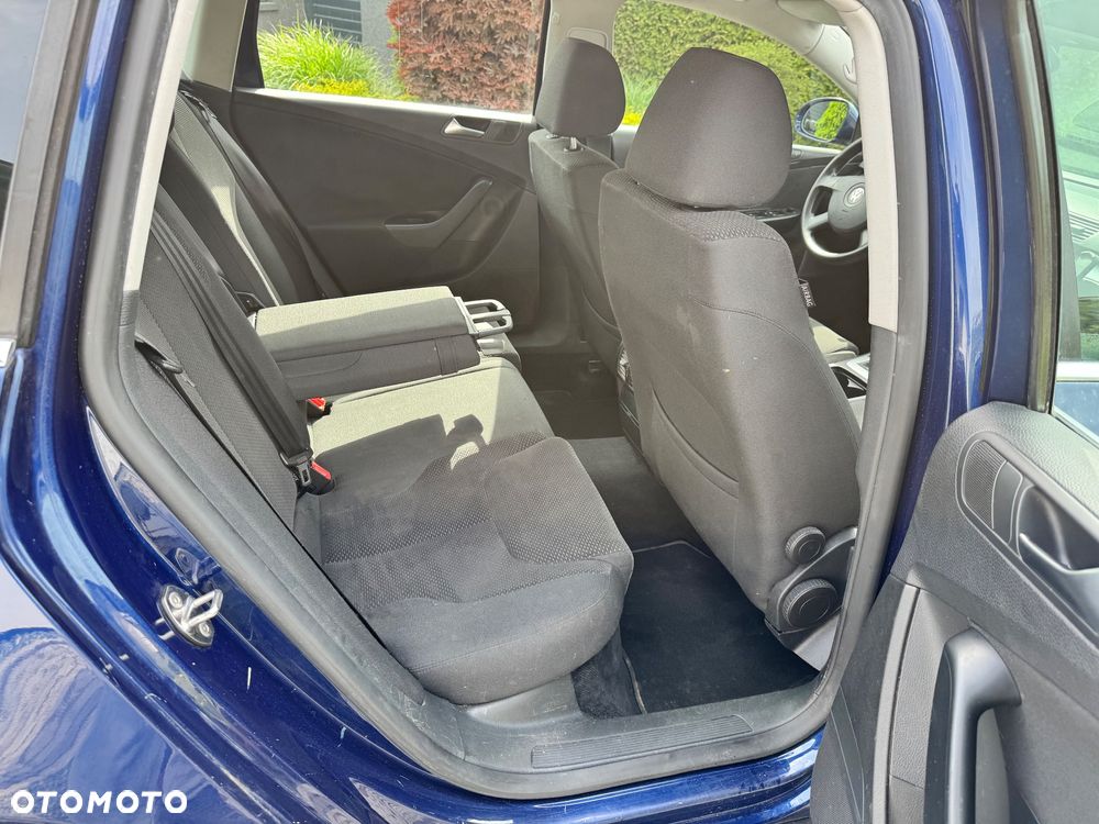 Volkswagen Passat - 28