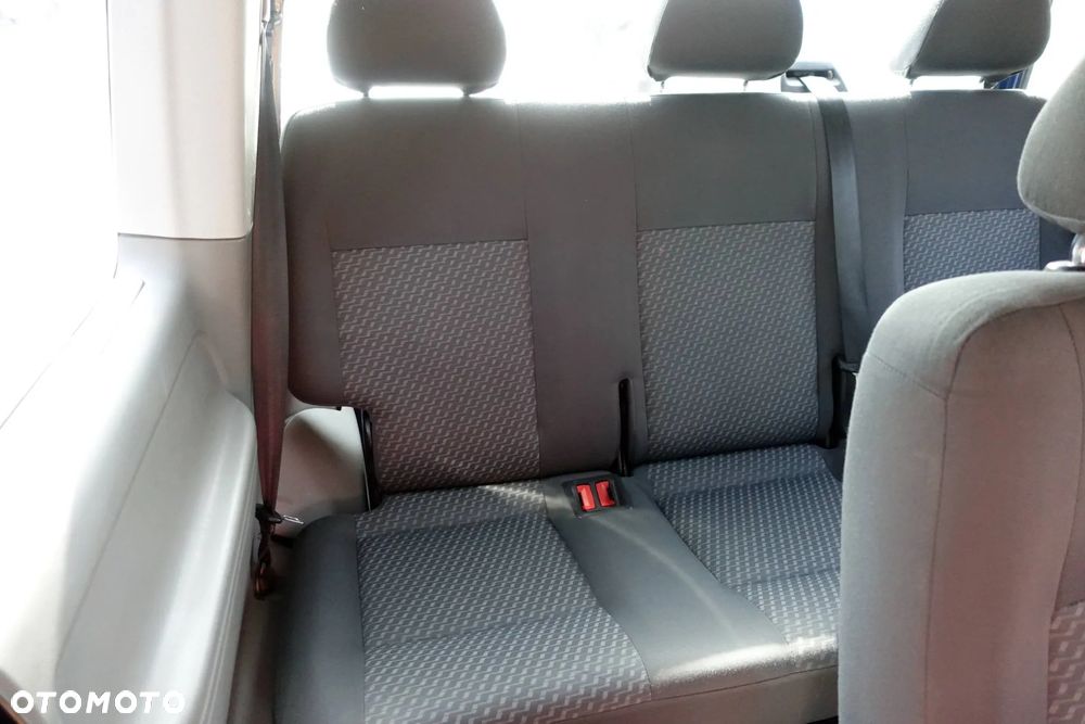 Volkswagen Caravelle - 16