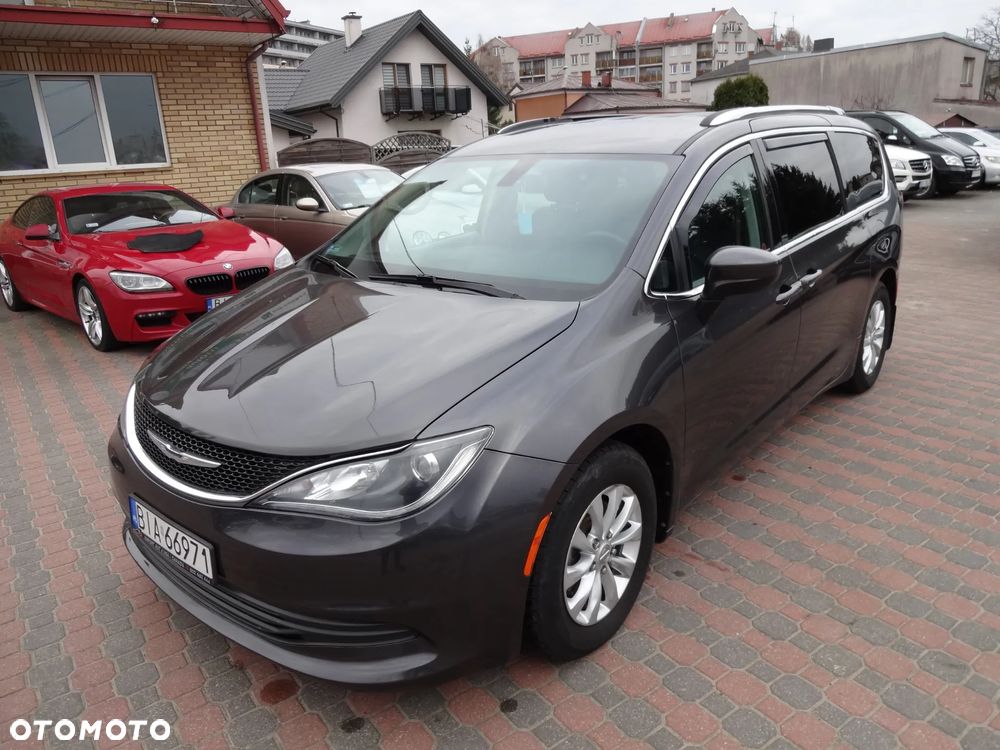 Chrysler Pacifica - 2