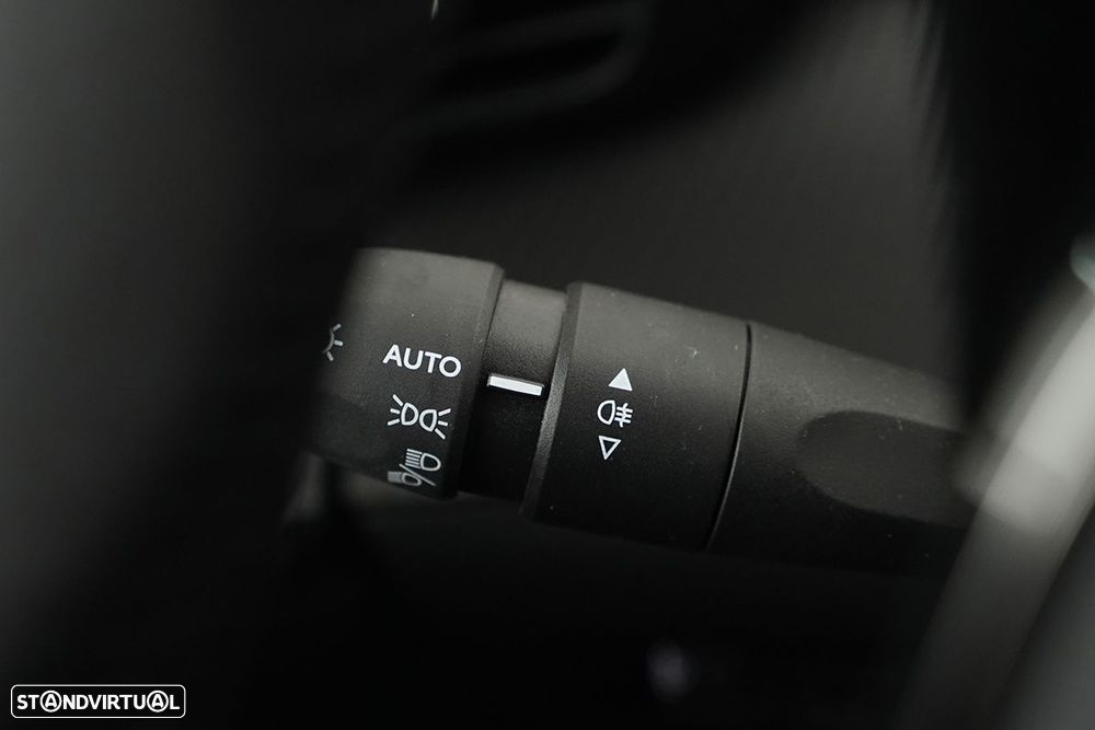 Peugeot 2008 1.2 PureTech Allure - 19