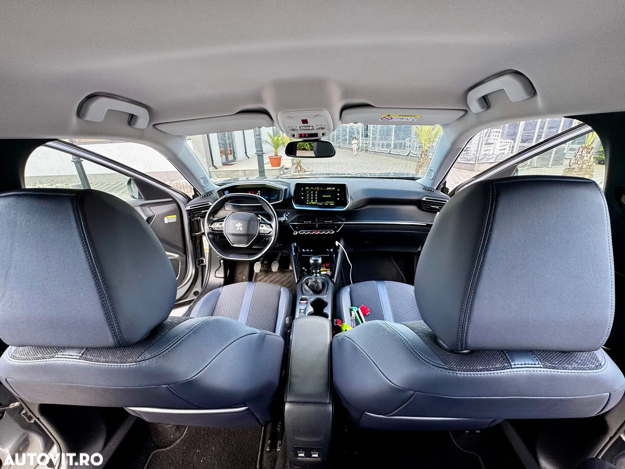 Peugeot 2008 1.2 L PureTech STT Allure - 5