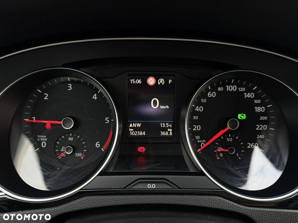 Volkswagen Passat - 18