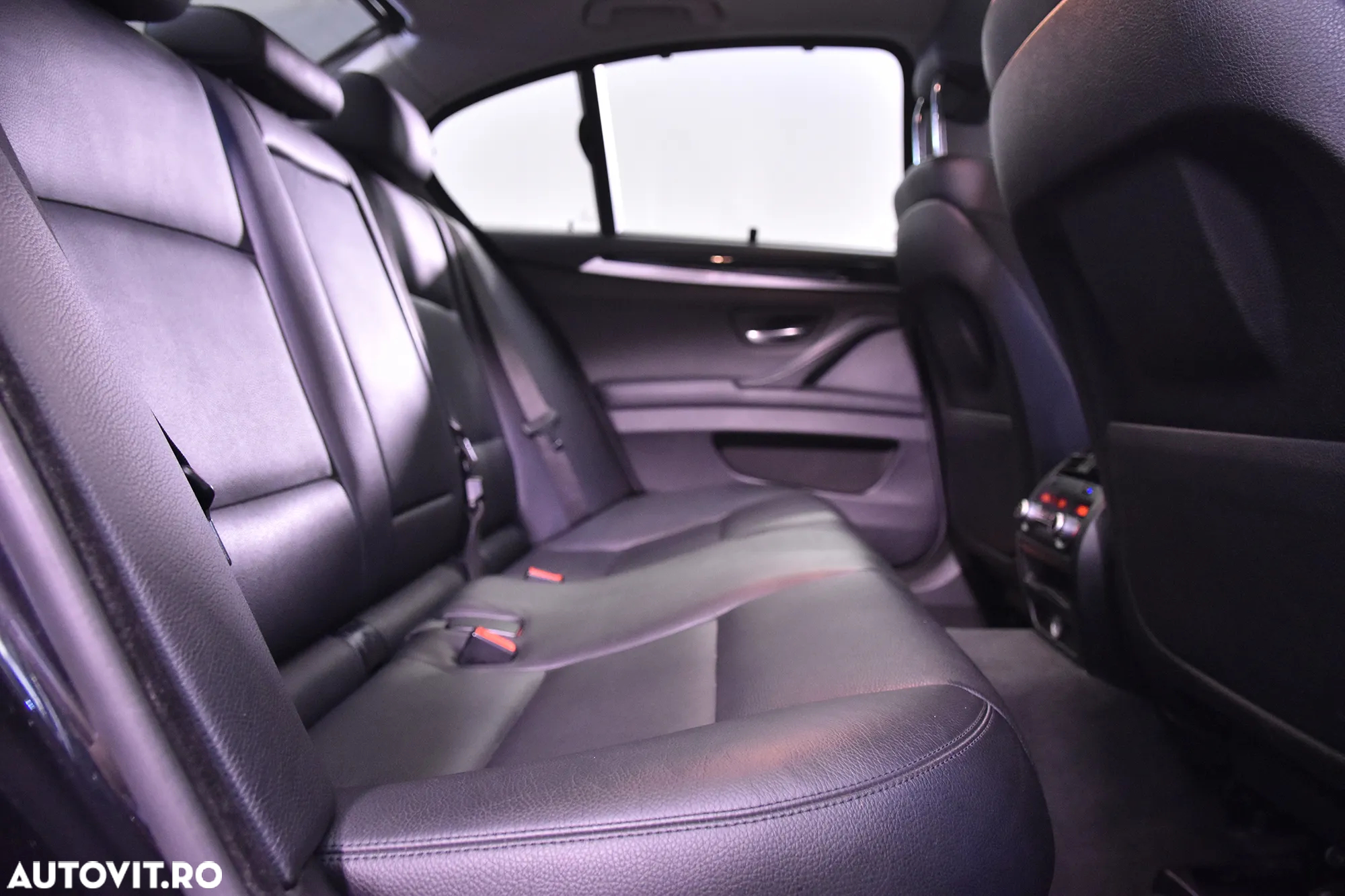 BMW Seria 5 520d xDrive - 12