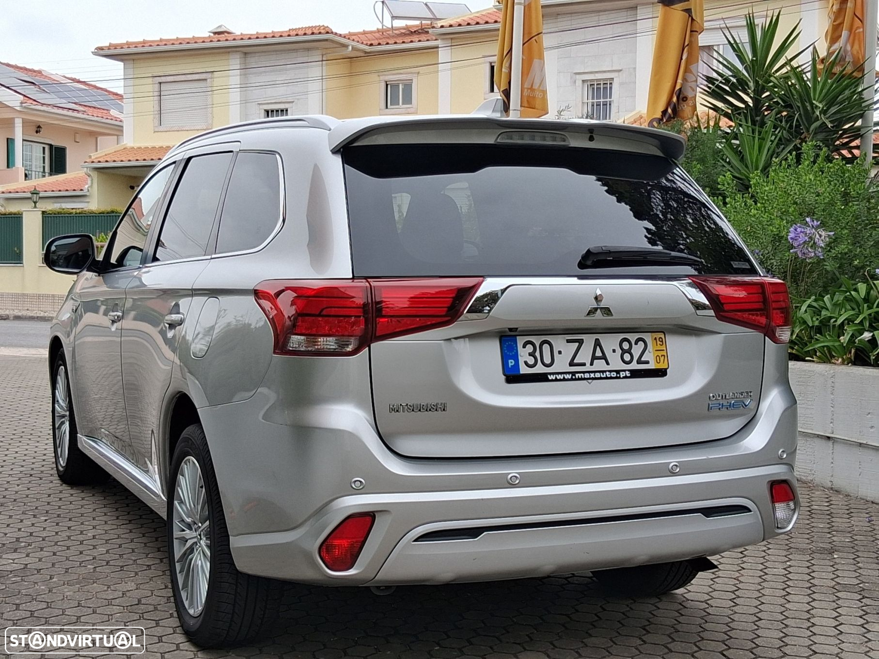 Mitsubishi Outlander 2.4 PHEV Intense - 26