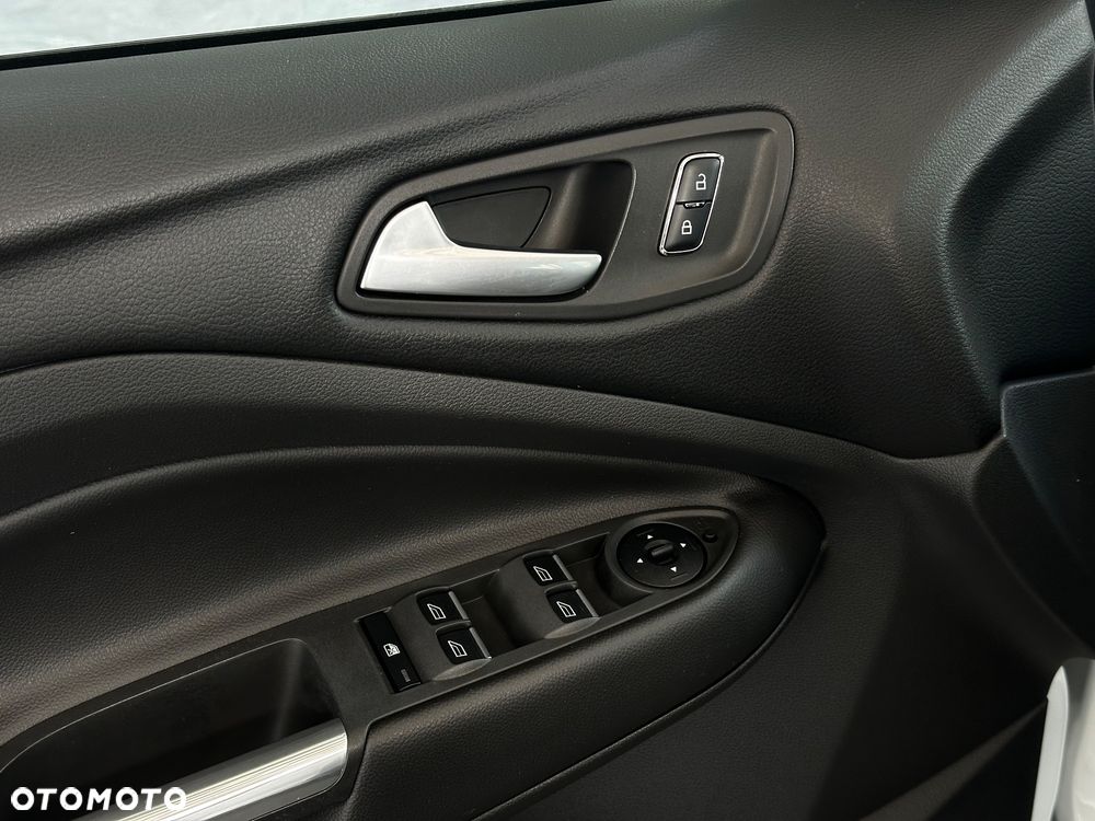 Ford Kuga - 12