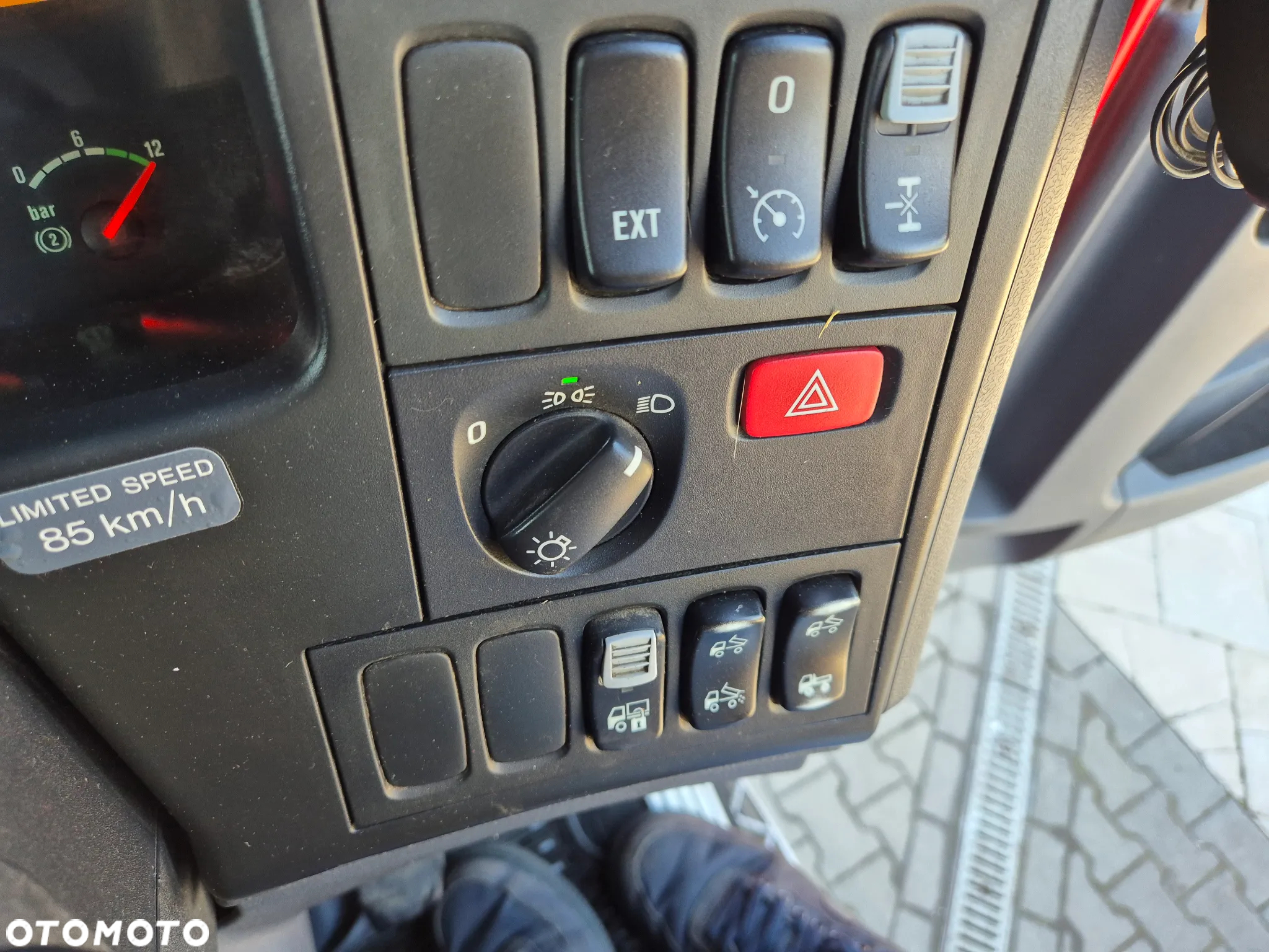 Scania P230 4X2 / ZAMIATARKA / JOHNSTON VX800 / POLEWACZKA / NISKI PRZEBIEG / IDEALNY STAN / BEZWYPADKOWY / 1WŁ! / AUTOMAT - 39