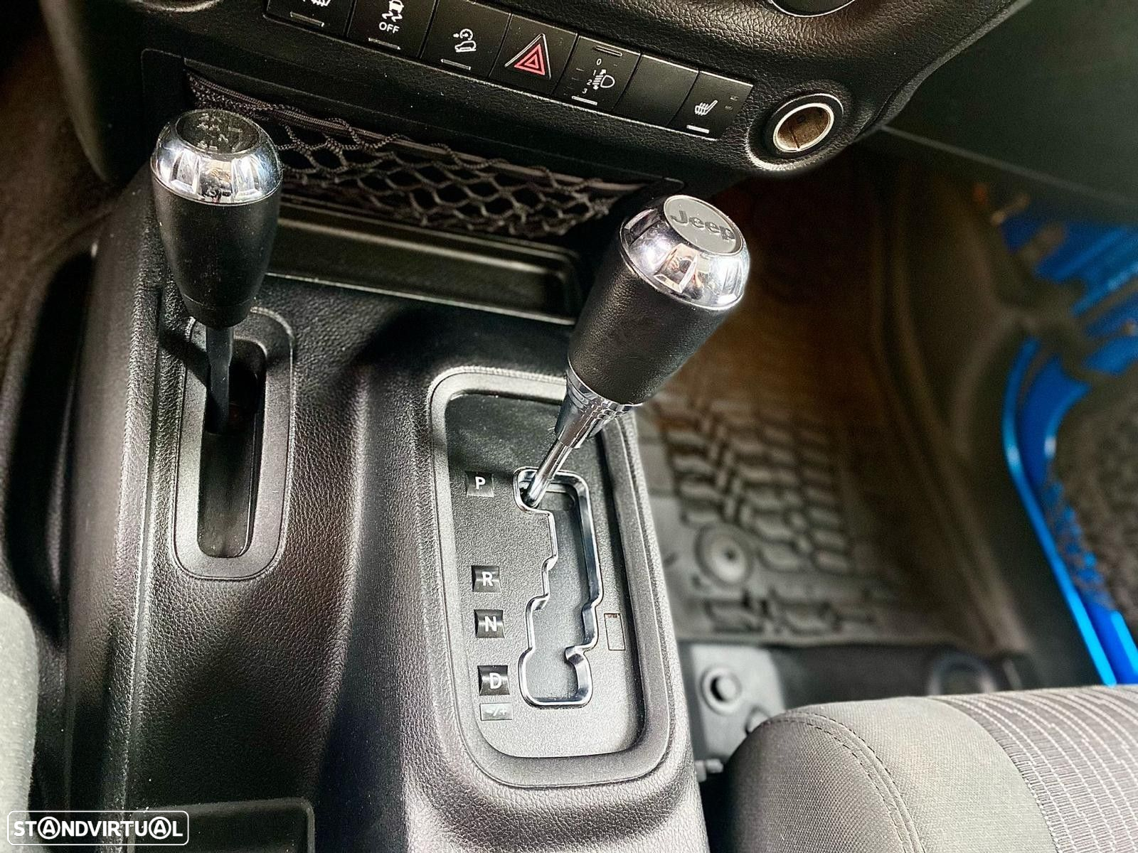 Jeep Wrangler Unlimited Hard-Top 2.8 CRD DPF Auto Polar - 27