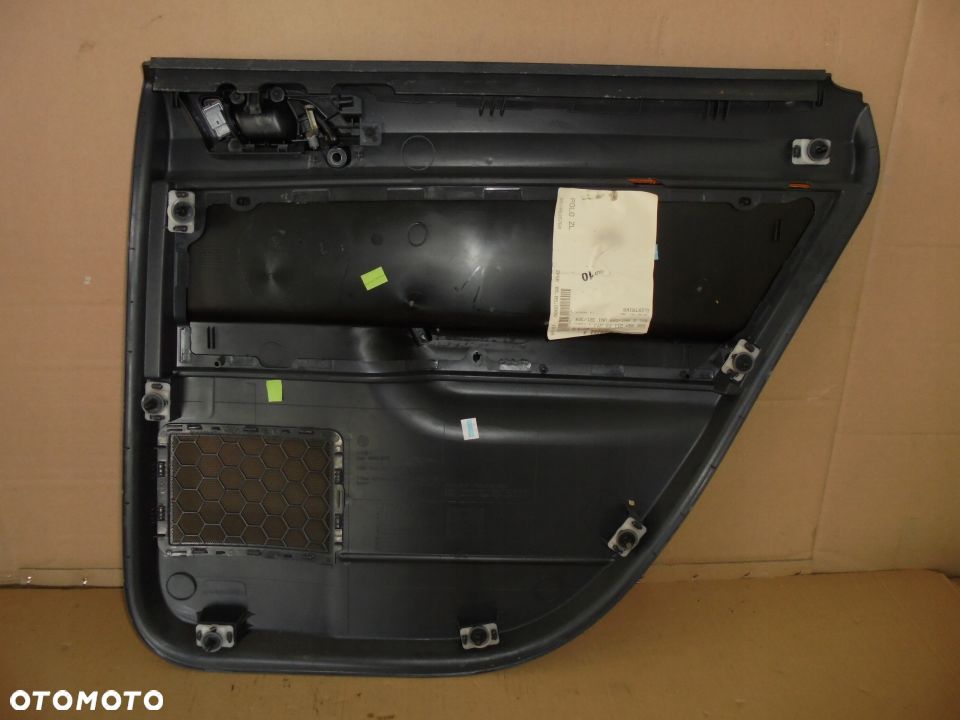 BOCZEK TAPICERKA DRZWI LEWY TYL POLO 9N 5D CROSS - 2