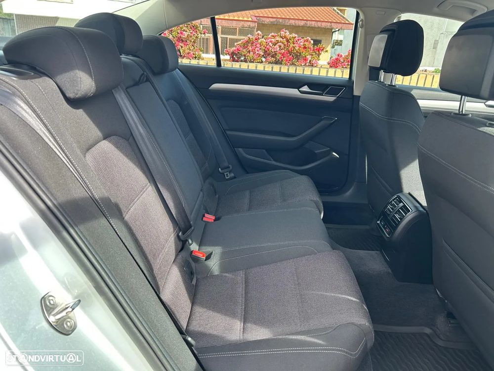 VW Passat 1.6 TDI Confortline - 22