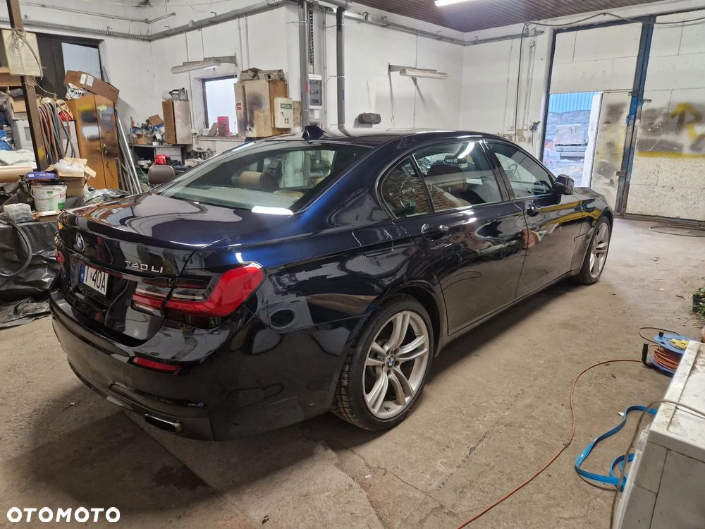 BMW Seria 7 740Li - 29
