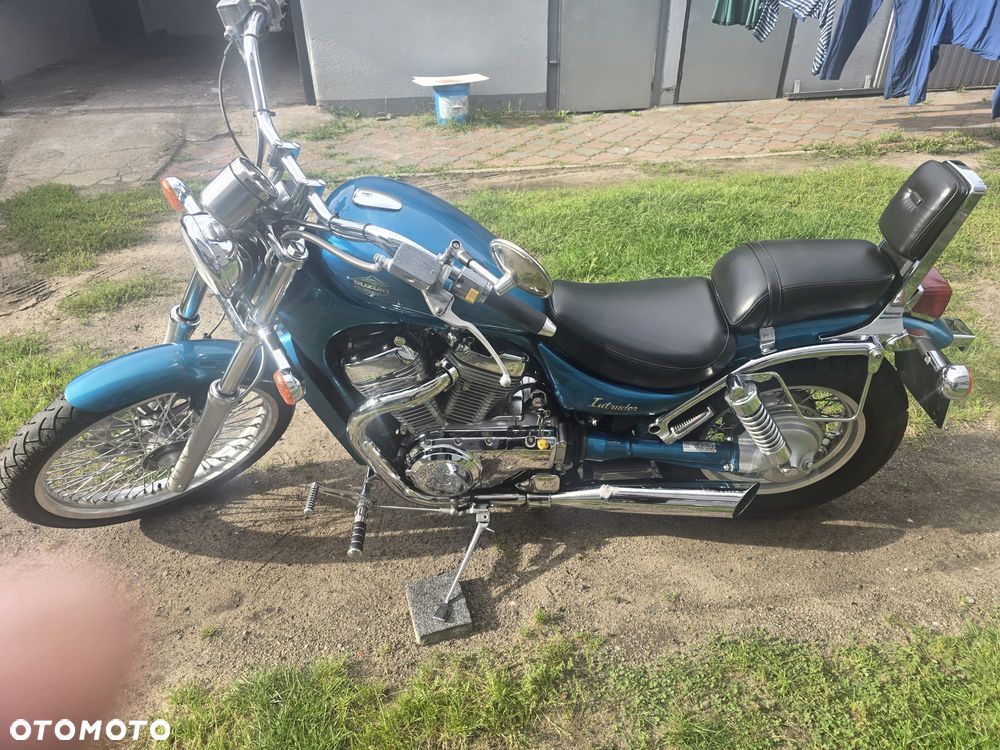 Suzuki Intruder - 2