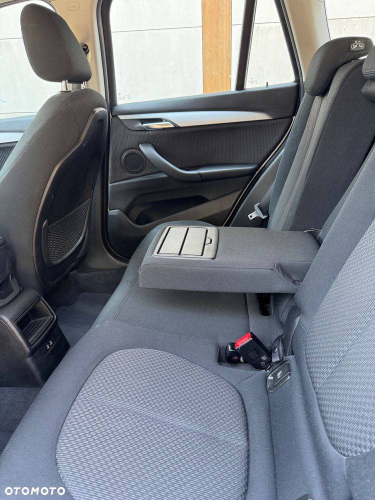 BMW X1 sDrive18i - 15
