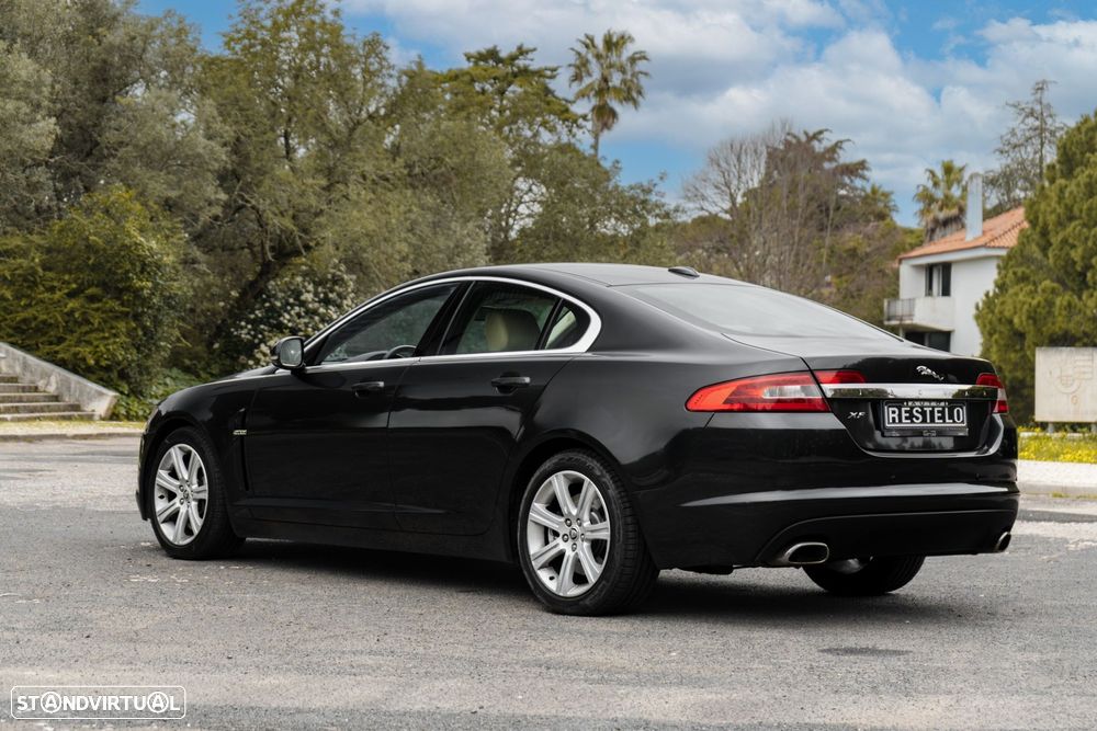 Jaguar XF 3.0 D V6 Luxury - 4