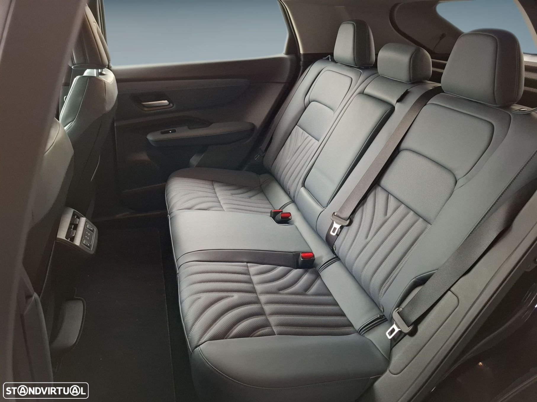 Nissan Ariya 87 kWh Evolve Carr. 22kW + Pack Sport - 14