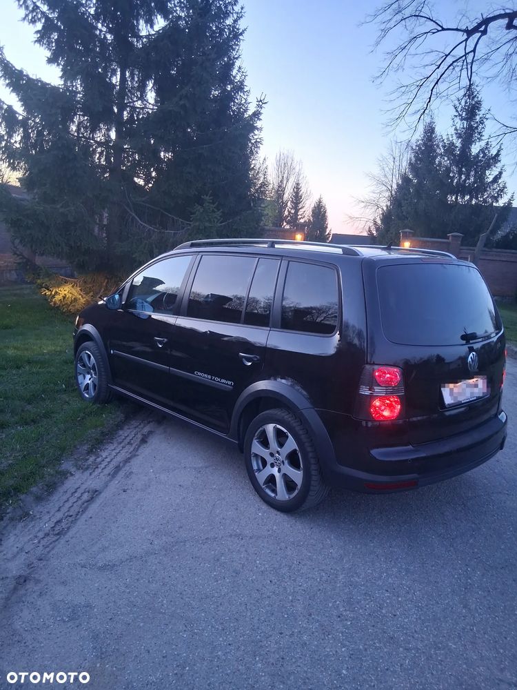 Volkswagen Touran - 4