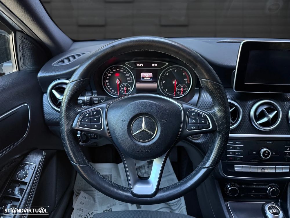 Mercedes-Benz A 180 d AMG Line - 8