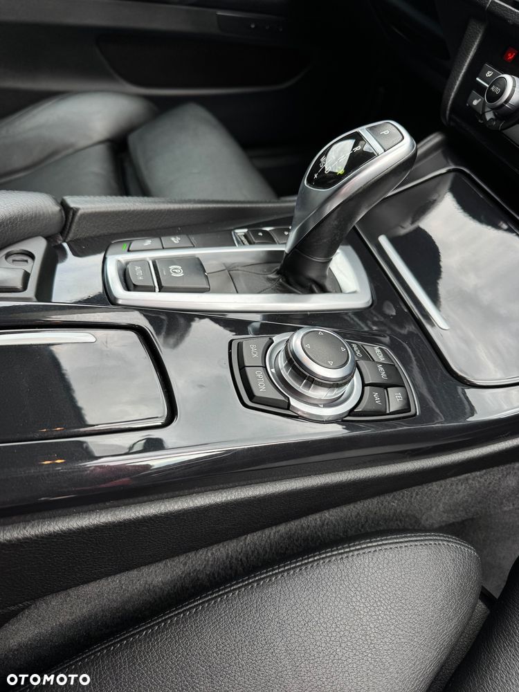 BMW Seria 5 528i xDrive Sport-Aut Modern Line - 32
