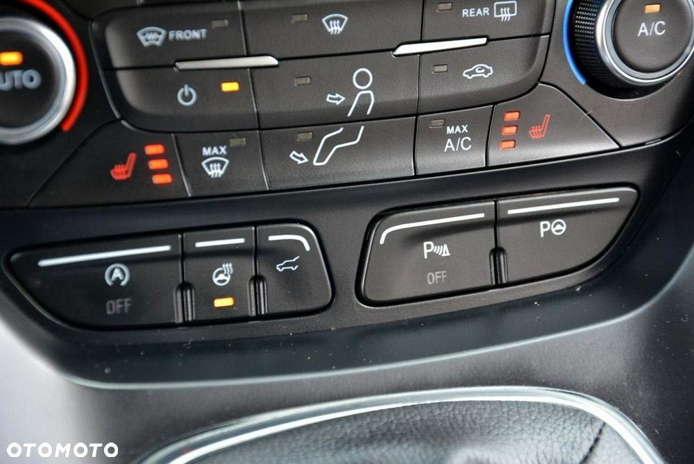 Ford Kuga 1.5 EcoBoost 2x4 Titanium - 24