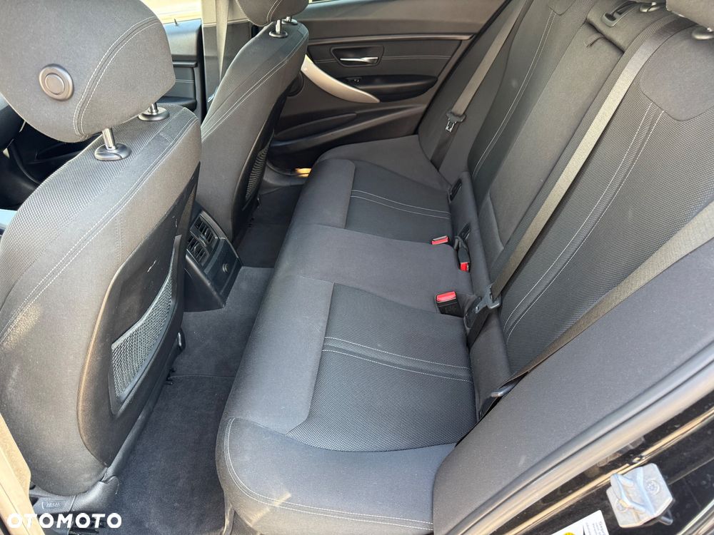 BMW Seria 3 318d - 11